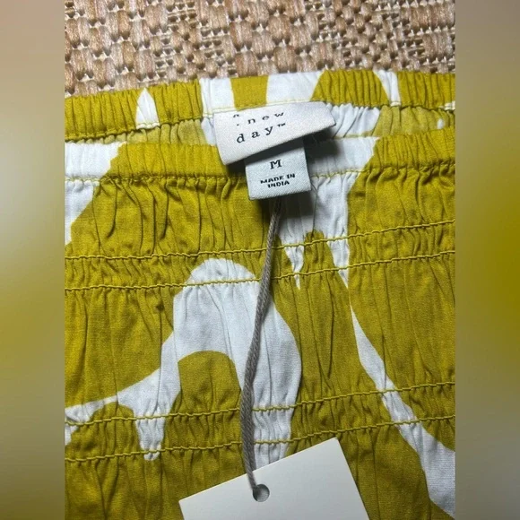 A New Day Women's Smocked Slim Fit Crop Top, Yellow, Size M, Brand New,NWT - Picture 2 of 7